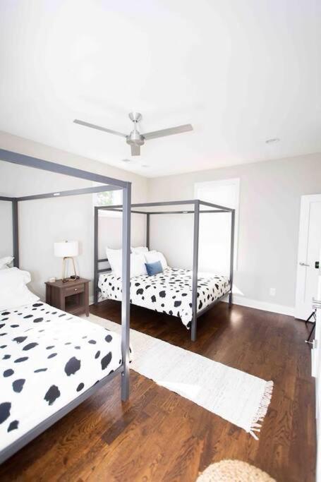 Holiday home Modern Luxury Rooftop Deck, 3 Mi To Downtown *