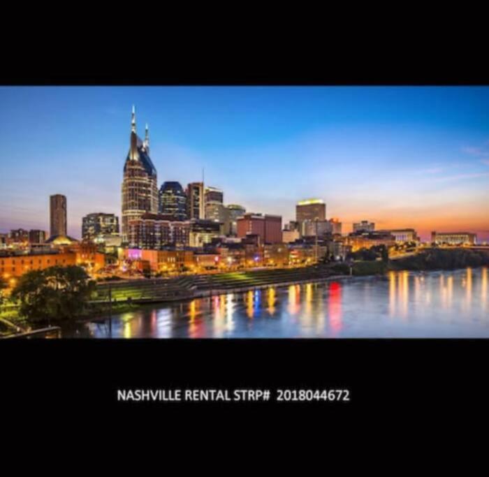 Holiday home Modern Luxury Rooftop Deck, 3 Mi To Downtown Nashville