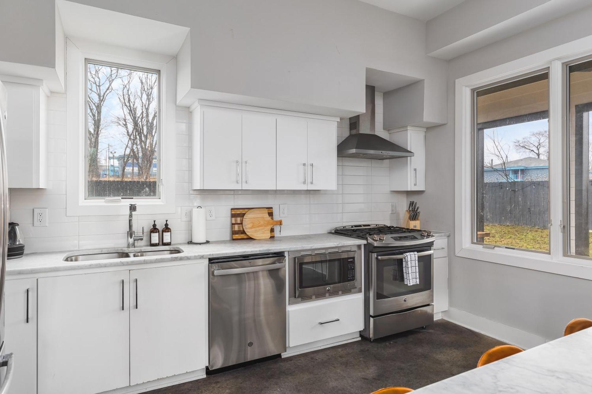 Modern Luxury Rooftop Deck, 3 Mi To Downtown