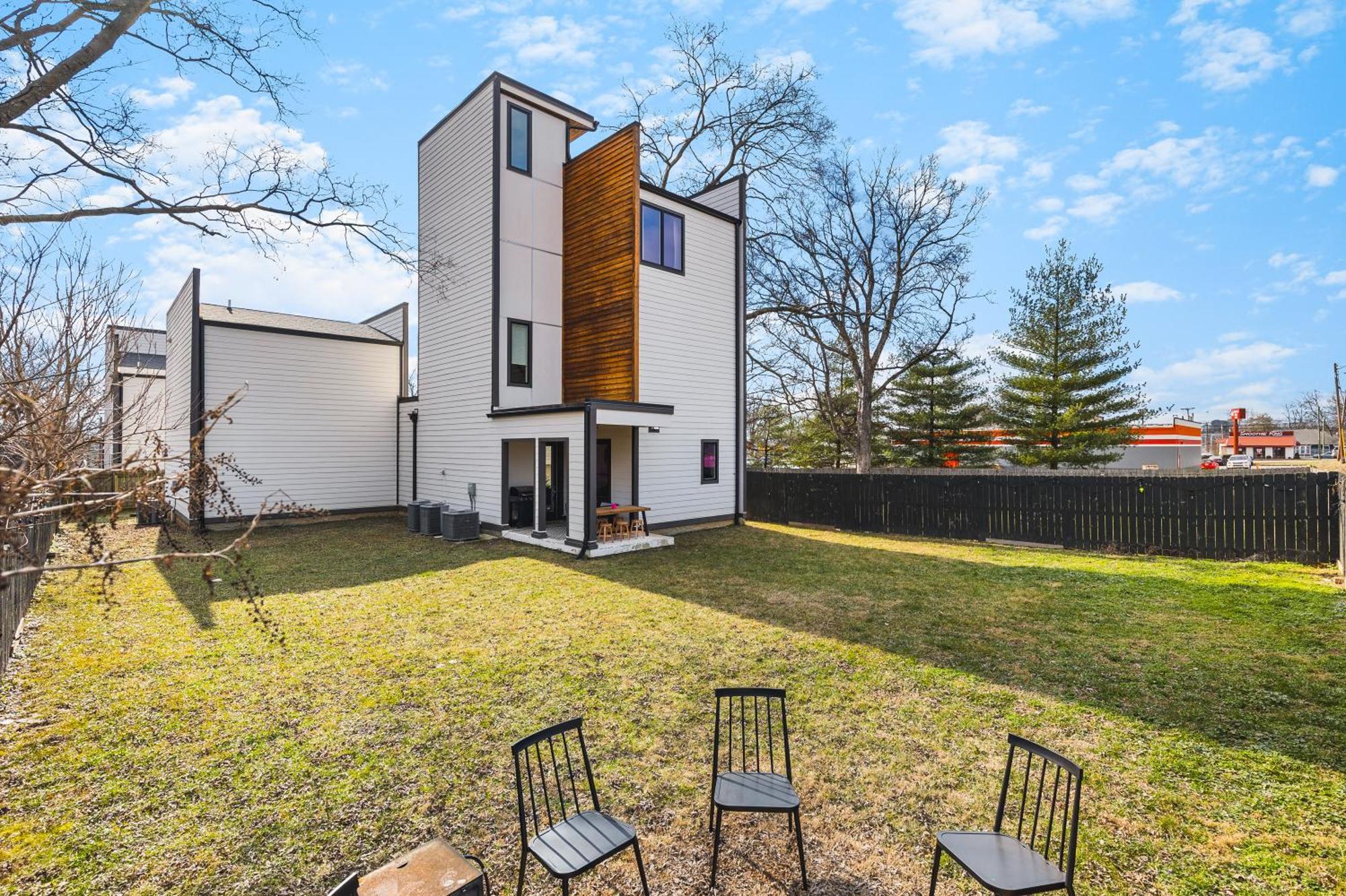 Holiday home Modern Luxury Rooftop Deck, 3 Mi To Downtown *