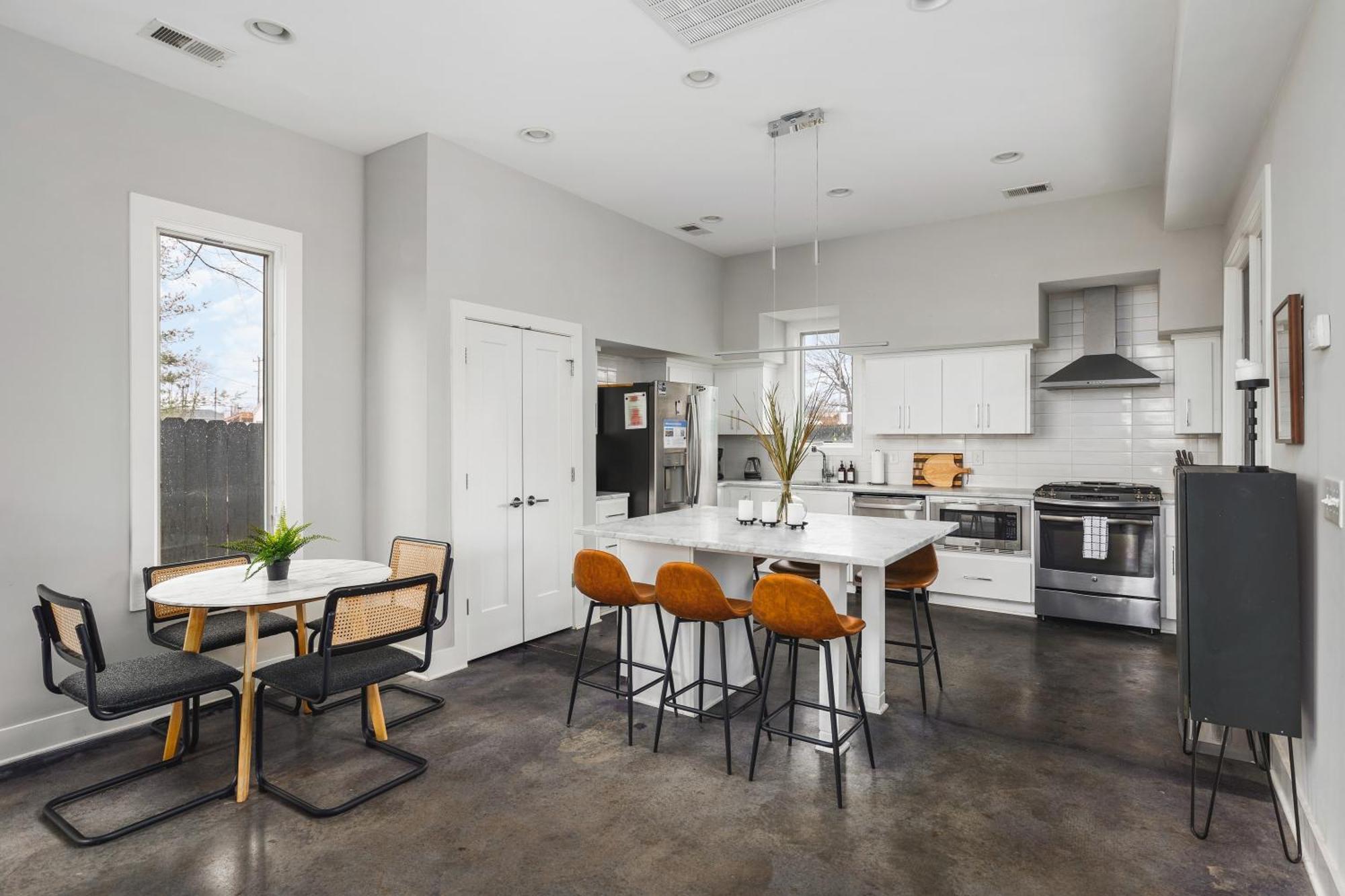 Modern Luxury Rooftop Deck, 3 Mi To Downtown Holiday home