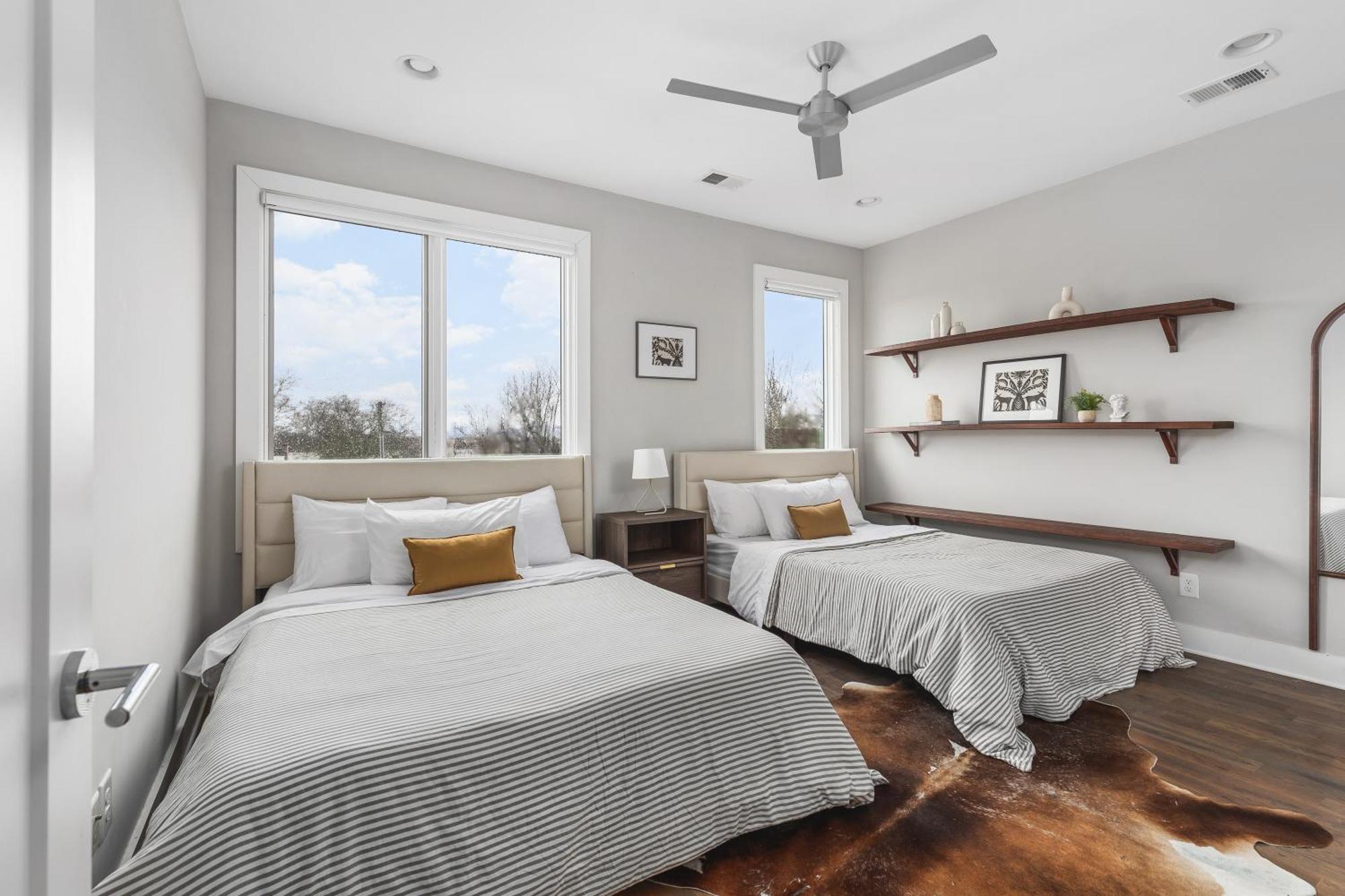 Holiday home Modern Luxury Rooftop Deck, 3 Mi To Downtown