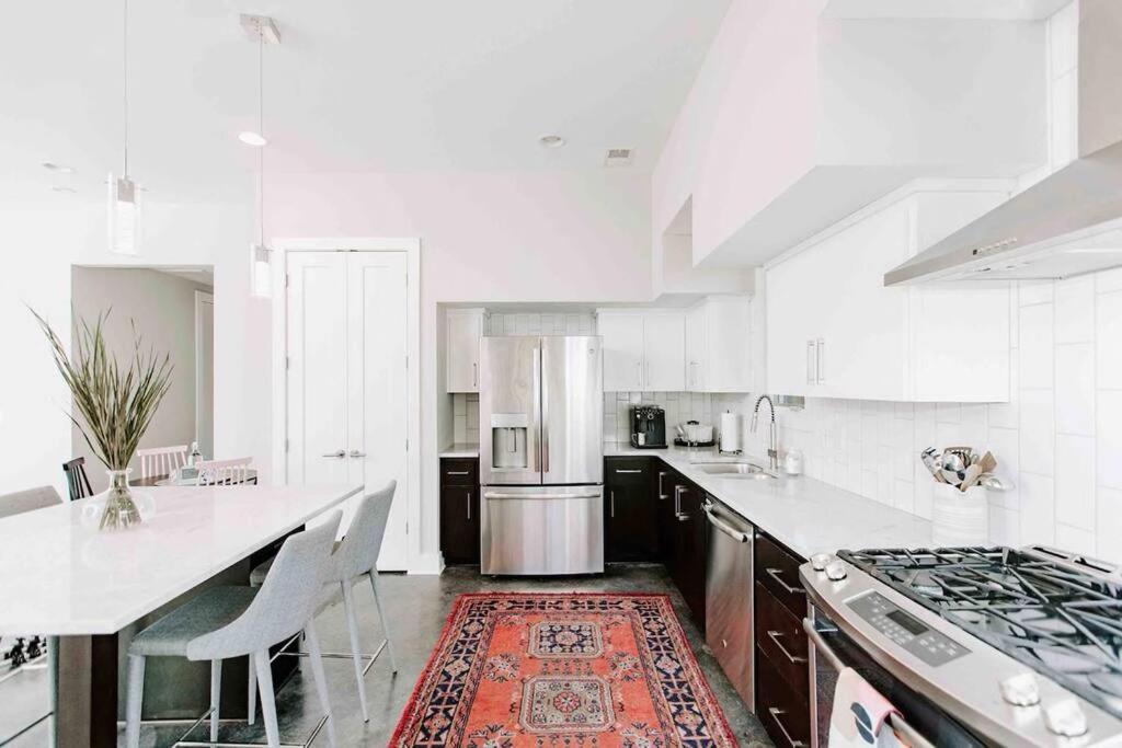 Modern Luxury Rooftop Deck, 3 Mi To Downtown