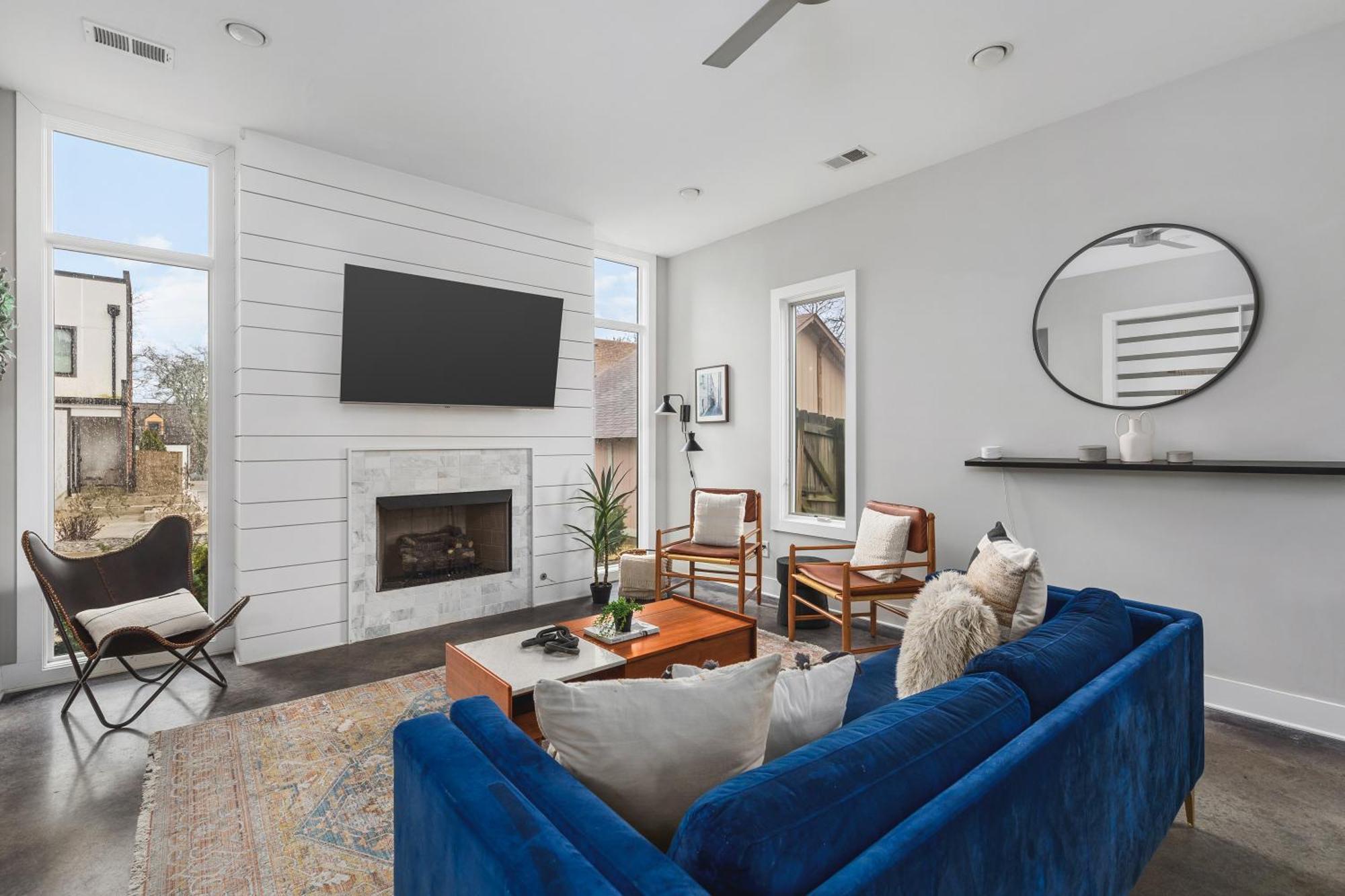 Modern Luxury Rooftop Deck, 3 Mi To Downtown Holiday home
