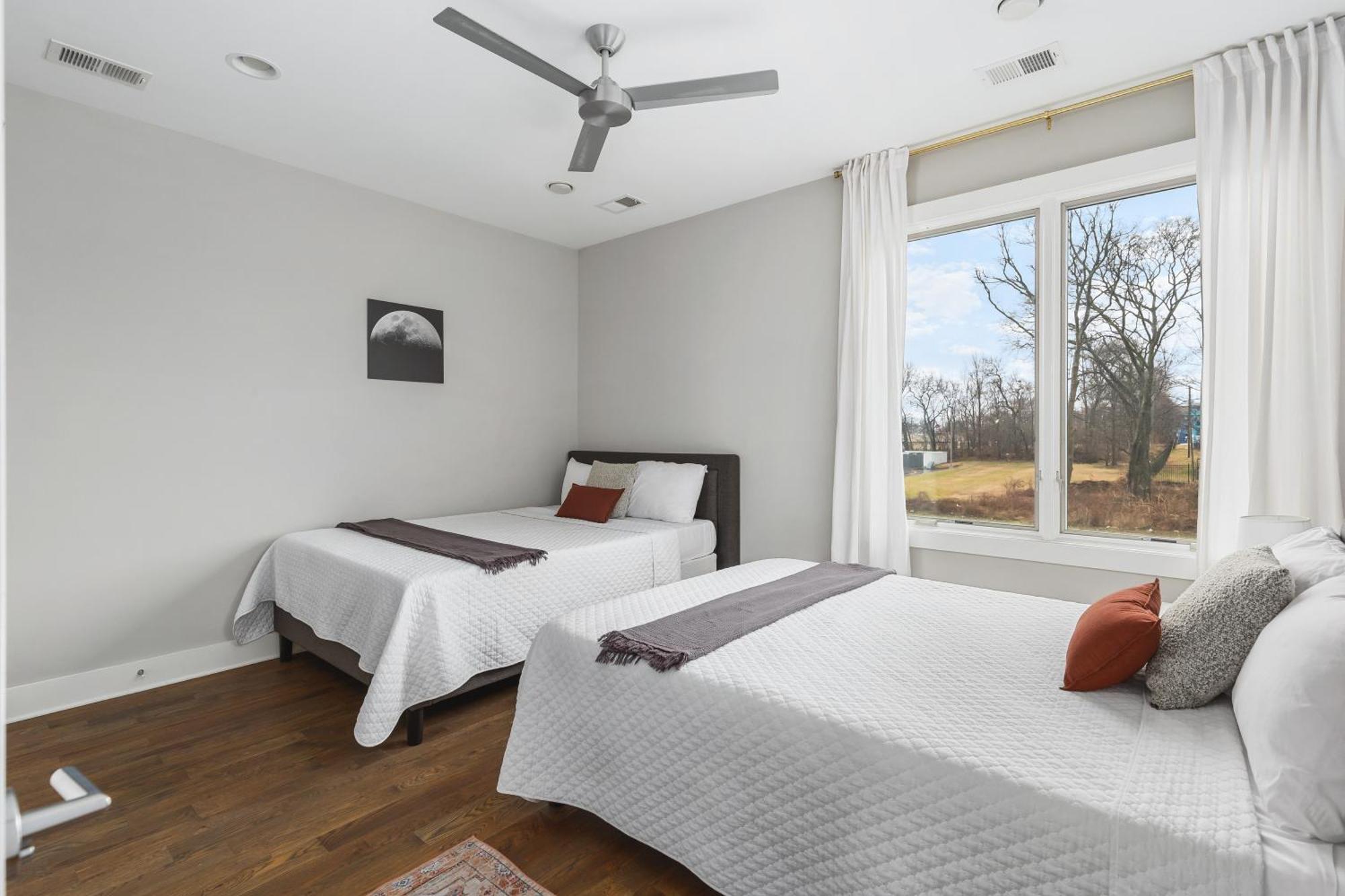 Modern Luxury Rooftop Deck, 3 Mi To Downtown *